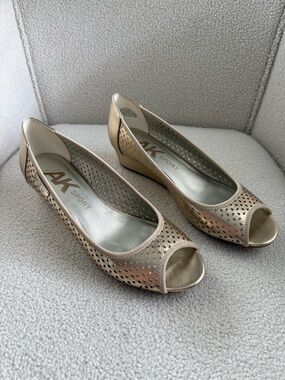 Anne Klein Women’s Metallic Gold Peep-Toe Small Wedge